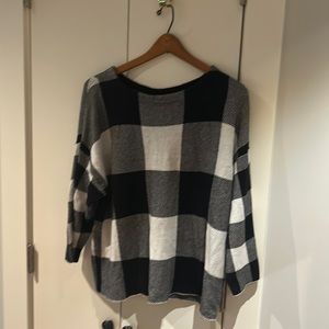 Worthington ladies black & white knit top or sweater